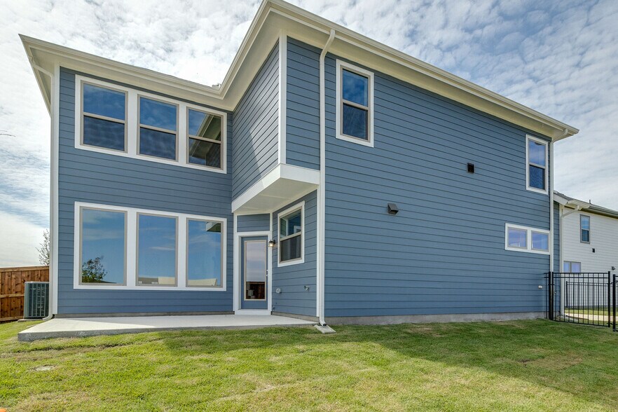 Building Photo - 2225 Offerande Dr