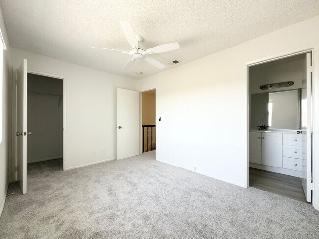 Building Photo - Spacious Townhome in Quail Ridge