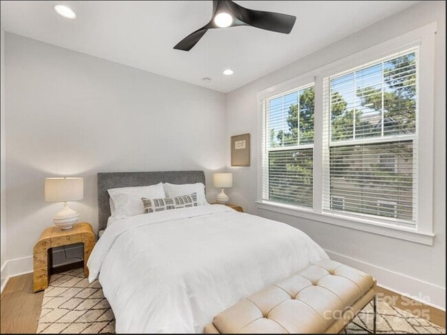 Building Photo - Beautiful and spacious 4-bedroom, 5-bath h...