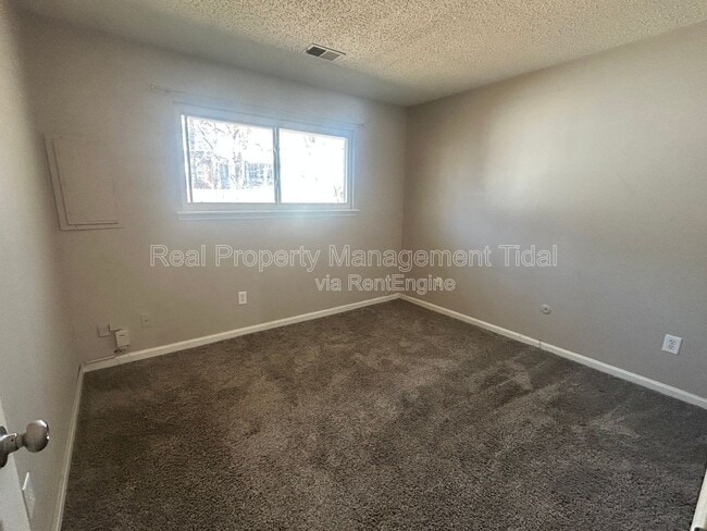 Building Photo - 1083 Tall Oak Dr