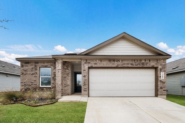 Building Photo - Move-In Ready Gem with Open Layout & Prime Location