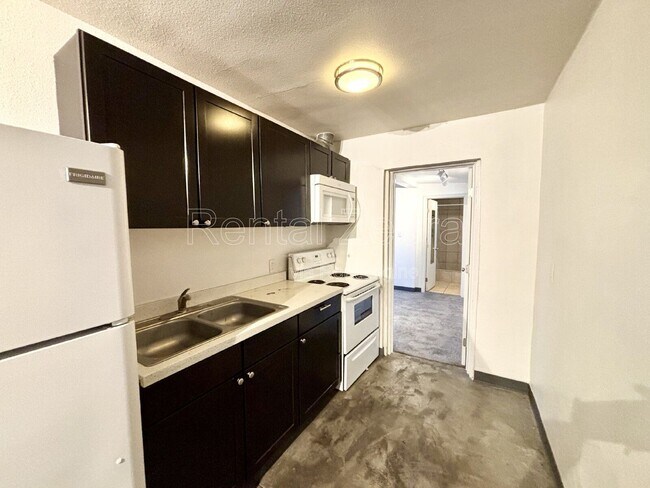Building Photo - 2142 K St