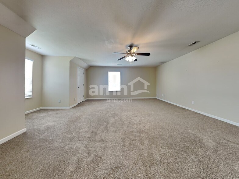 Building Photo - 4624 Aylesbury Dr