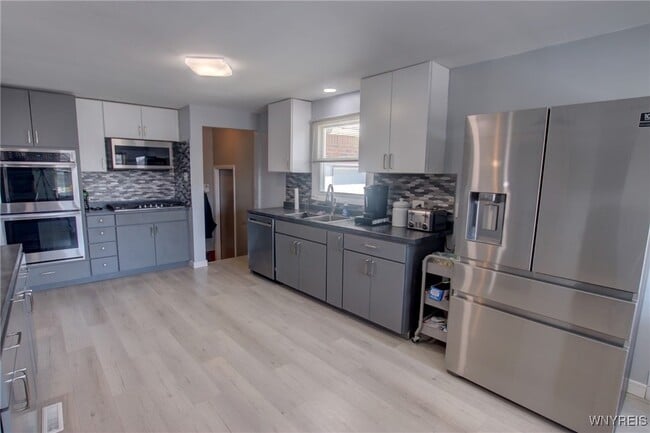 Primary Photo - 190 W Elmview Ave