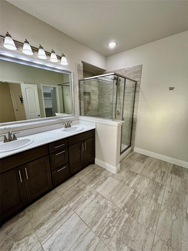 Building Photo - 541 Firethorn Dr