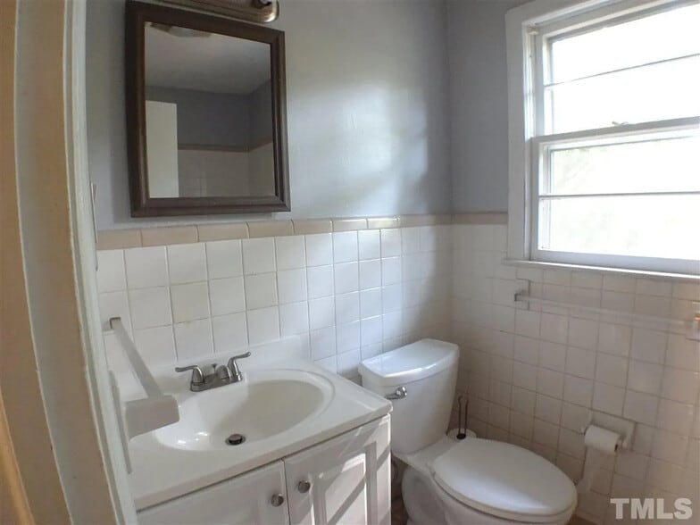Building Photo - Room in House on Sunnybrook Rd