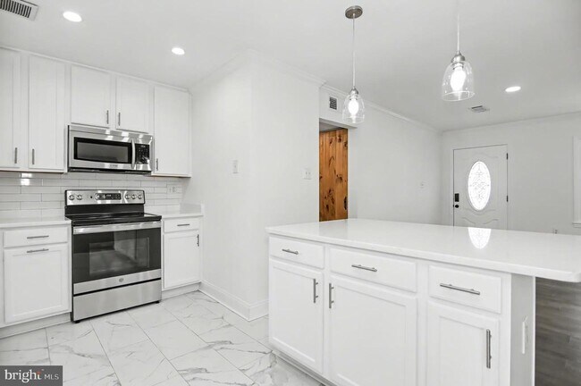 Building Photo - 312 E Gordon St