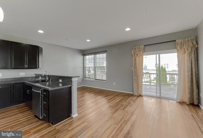 Building Photo - 45571 Catalina Ln