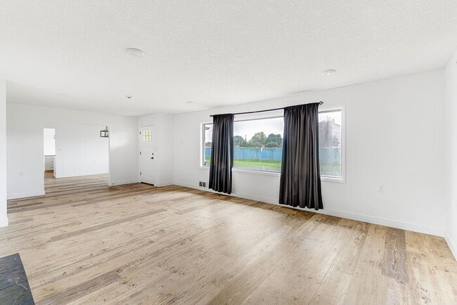 Building Photo - 2030 Ocean Beach Pl