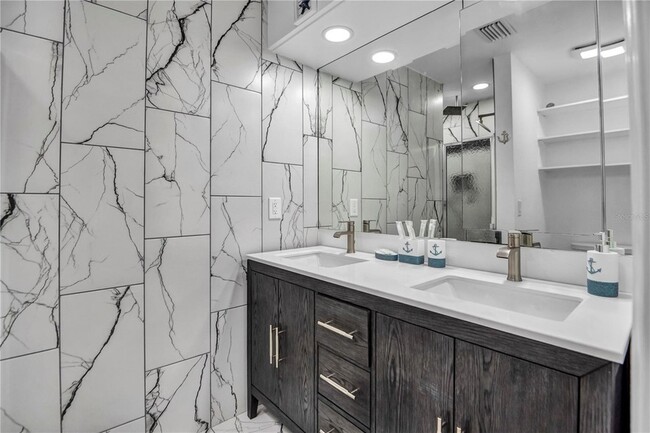 Building Photo - 31 Lands End Ln