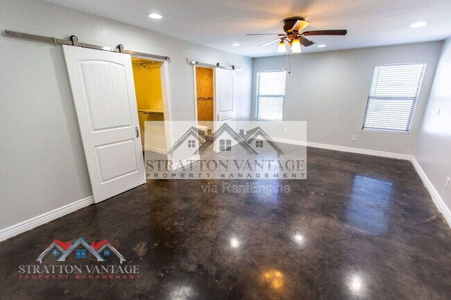 Building Photo - 4821 N 92nd Ln