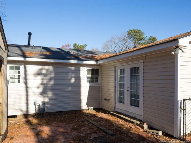 Building Photo - 738 Ashboro St