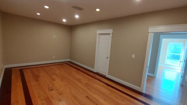 Building Photo - 236 Main St