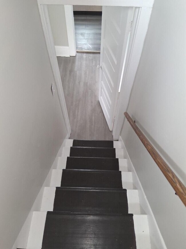 Building Photo - 1337 E 84th St