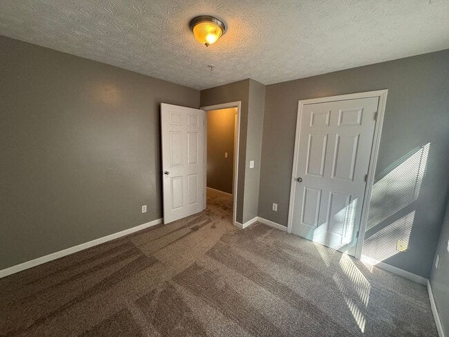 Building Photo - 13104 Fairington Ridge Cir