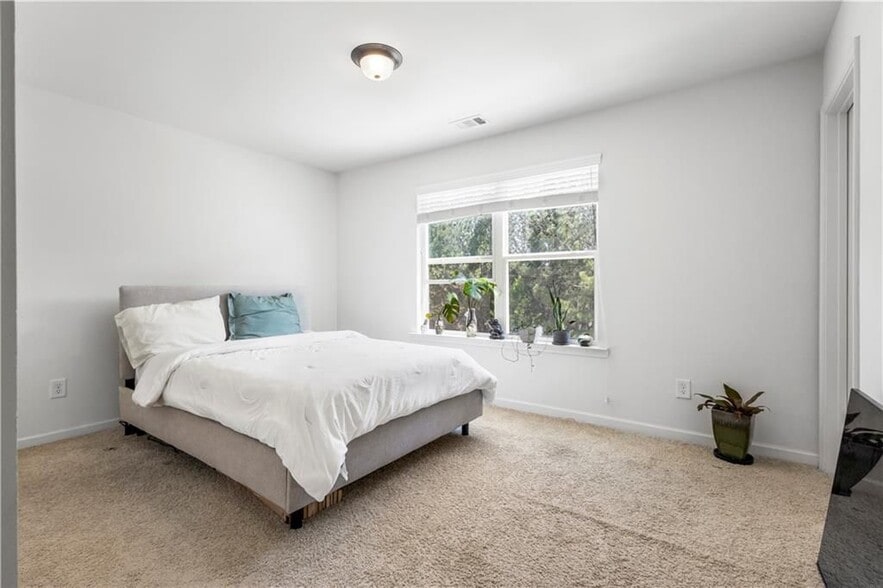 Building Photo - 869 Venture Way