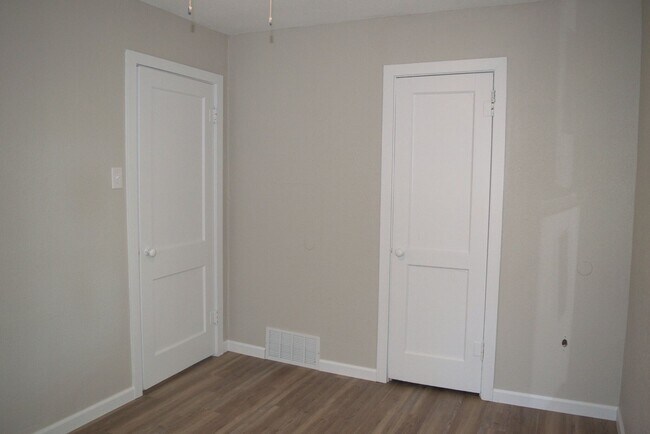 Building Photo - Great 2 Bed 1 Bath House!