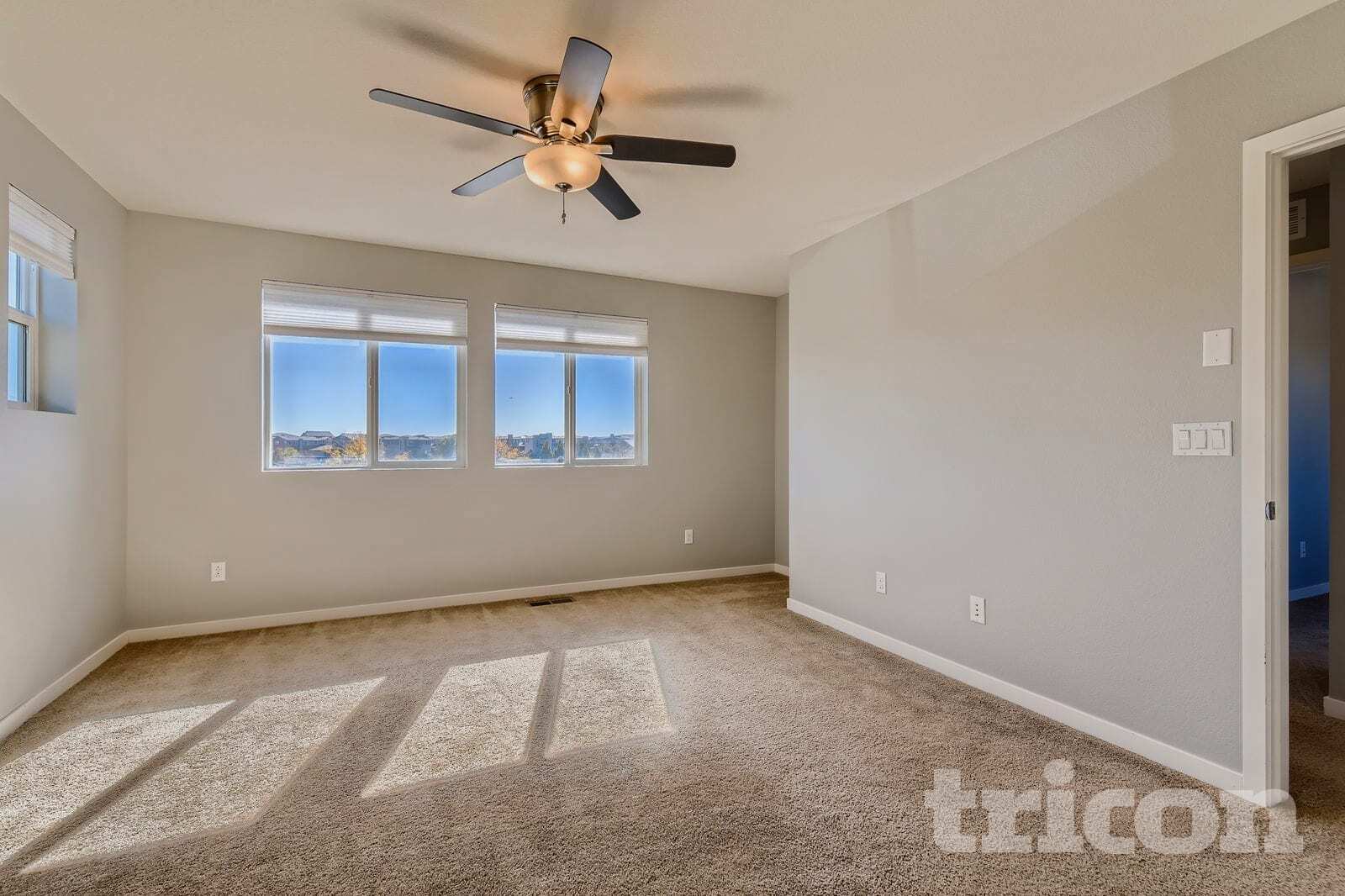 Building Photo - 10239 Southlawn Cir