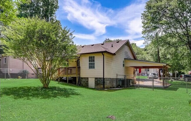 Building Photo - 100 Sadler Ct