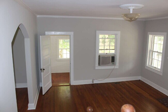 Building Photo - CHARMING HOUSE IN THE TOWN OF CLARKSVILLE VA.  MINUTES FROM SHOPPING AND ENTERTAINMENT.