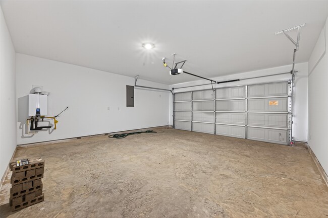 Building Photo - 3081 Majestic Sunrise Dr