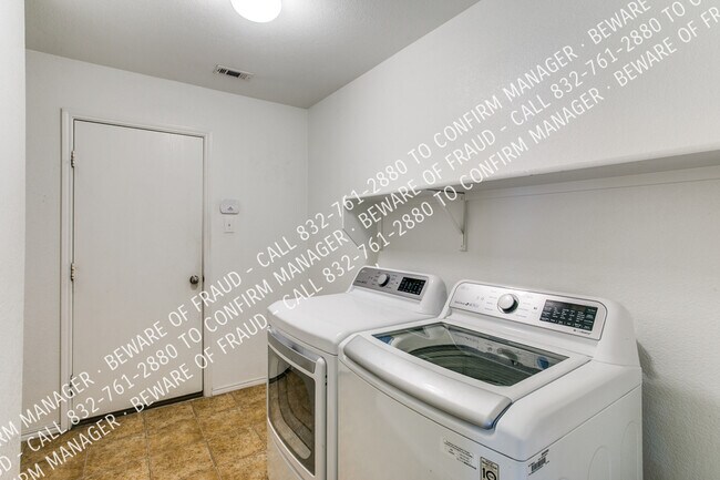 Building Photo - 1128 Foxglove Ln