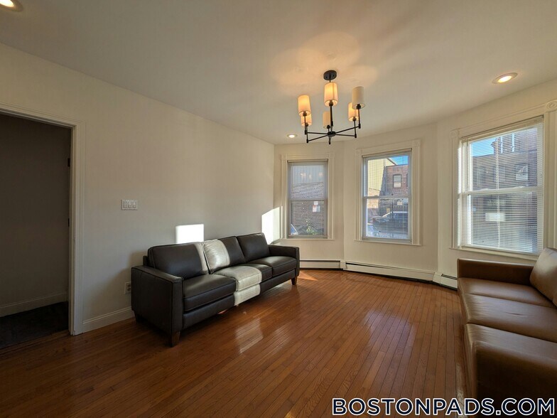 Building Photo - 184 Green St