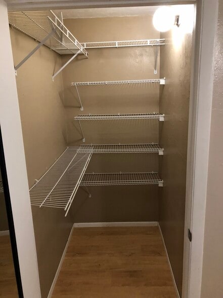 Spacious walk in closets - 4000 SW 23rd