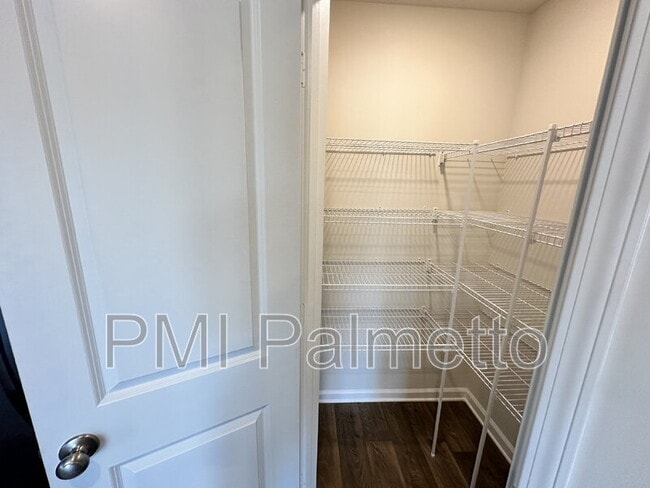 Building Photo - 335 Chetsley Dr