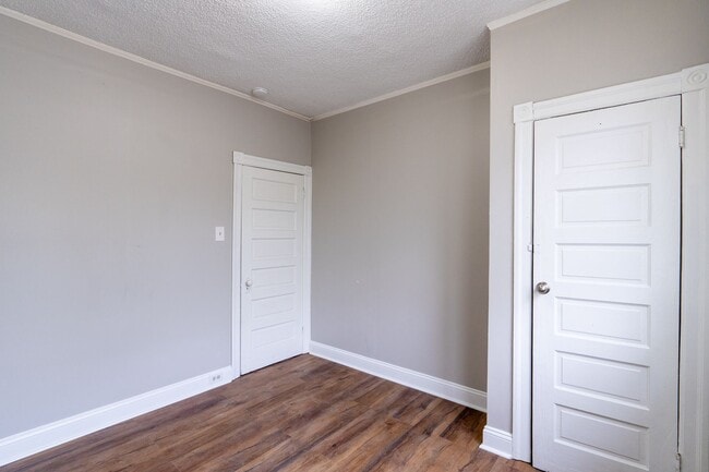 Building Photo - Newly remodeled 3 bedroom Grays Ferry Area