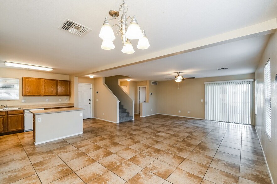 Building Photo - 2746 S Southwind Dr