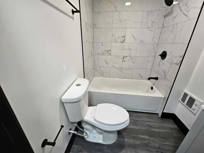 Building Photo - Beautiful 4 Bed, 1 Bath Home for Rent- Spa...