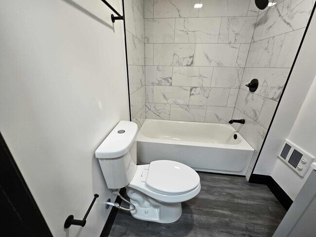 Building Photo - Beautiful 4 Bed, 1 Bath Home for Rent- Spacious, Modern, and Move in Ready!