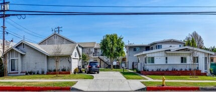 Building Photo - Refreshed 1 Bed 1 Bath Apartment with Parking