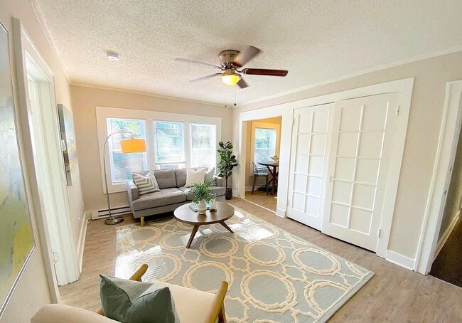 Building Photo - 301-307 N Gladstone Blvd - 307-32