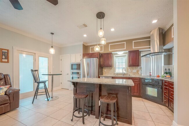 Building Photo - 5439 Fern Park Dr