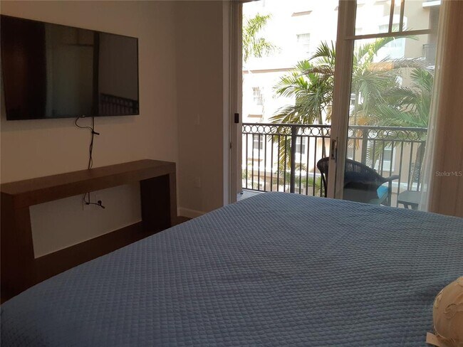 Building Photo - 1064 N Tamiami Trl