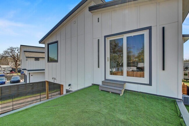 Building Photo - 4703 Louis Ave