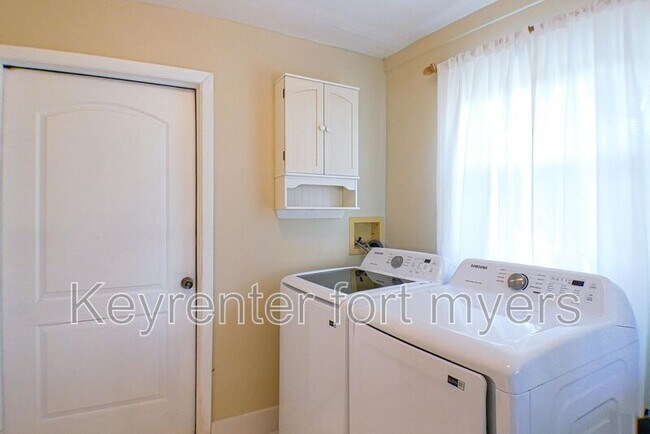 Building Photo - 2221 Cape Way