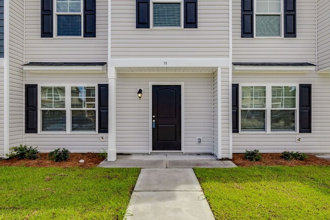 Building Photo - Townhouse close to Pooler!