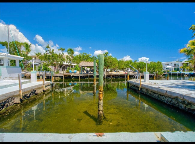 Building Photo - 196 Lorelane Pl