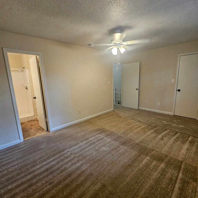 Building Photo - 3701 Donovan Dr