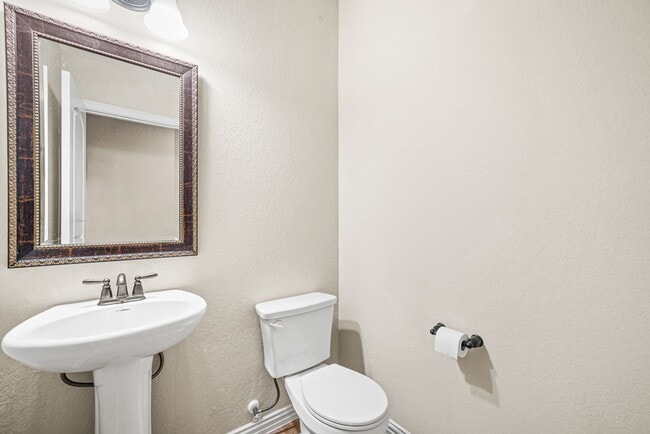 Building Photo - Bella Vista Rental - 5 Bedroom 3.5 bath!
