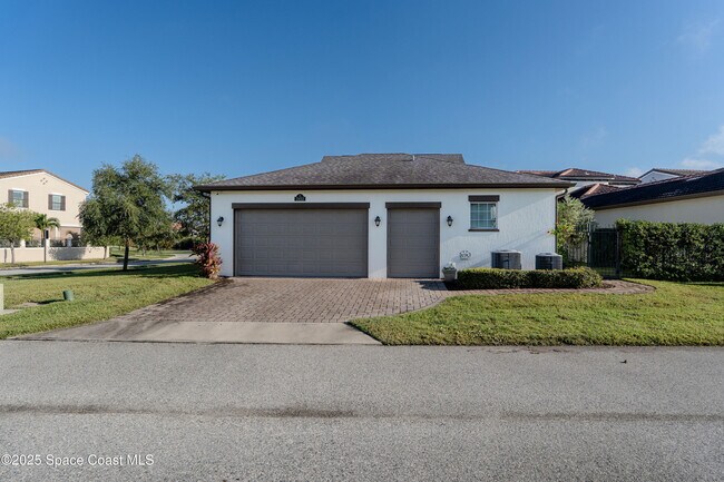 Building Photo - 2453 Rodina Dr