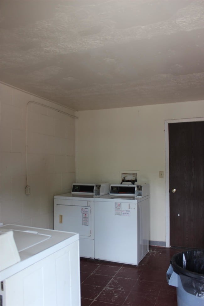 Building Photo - 1300 Brimfield Dr