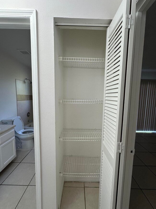 Building Photo - 948 Louisiana Ave