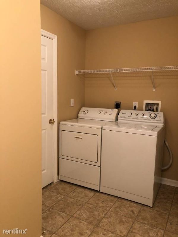 Building Photo - 7576 Mansion Cir