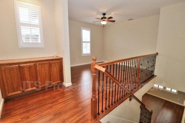 Building Photo - 217 Barnhill Dr