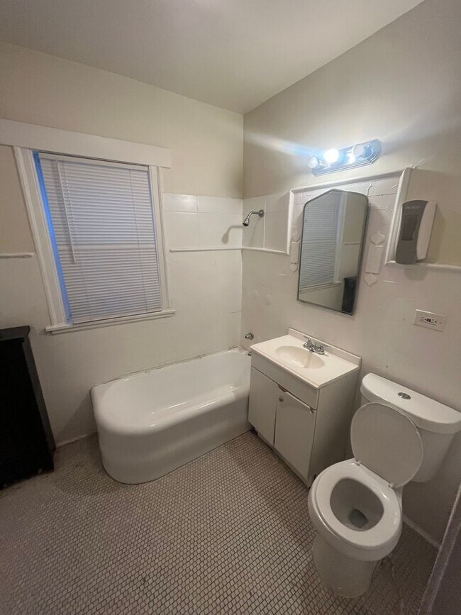 Building Photo - 7346 S Phillips Ave