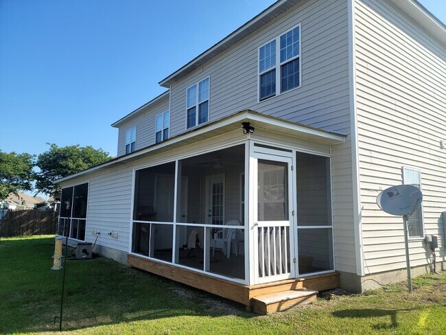 Building Photo - 2316 Dovedale Dr